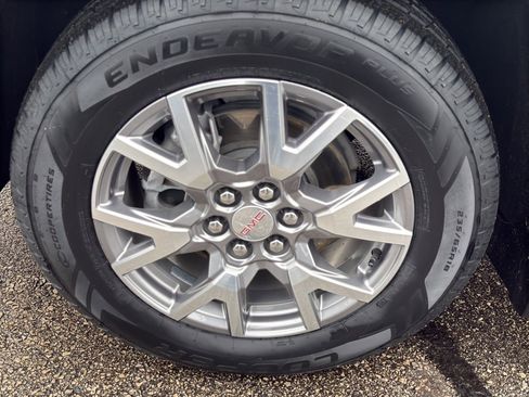 Certified 2022 GMC Acadia SLT w/ Preferred Package image 10