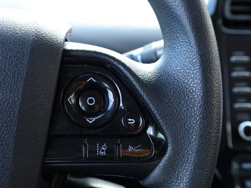 Used 2022 Toyota Prius LE image 18