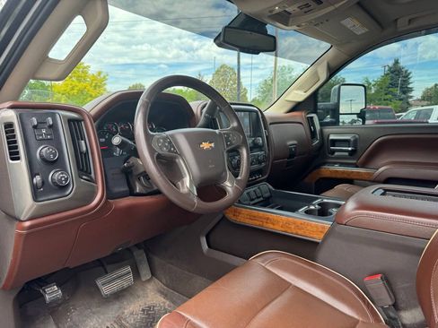 Used 2016 Chevrolet Silverado 2500 High Country w/ Duramax Plus Package AWD/4WD image 11