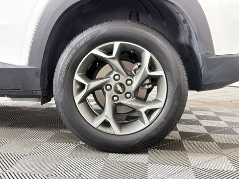 Used 2025 Chevrolet Trax LT w/ LT Convenience Package FWD image 10