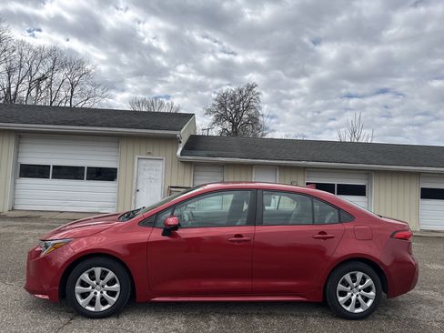 Used 2021 Toyota Corolla LE image 8