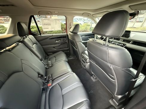 New 2025 Honda Pilot Touring image 41