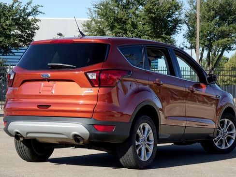Used 2019 Ford Escape SE image 21