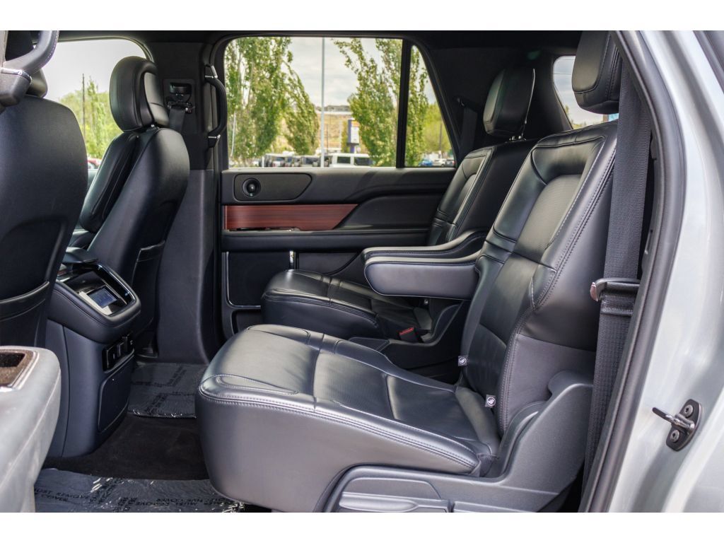 Used 2024 Lincoln Navigator L 4WD image 13