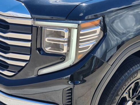 Used 2025 GMC Sierra 1500 SLT AWD/4WD image 9