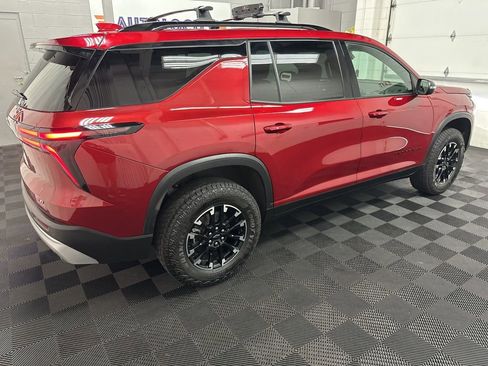 Used 2025 Chevrolet Traverse Z71 image 11