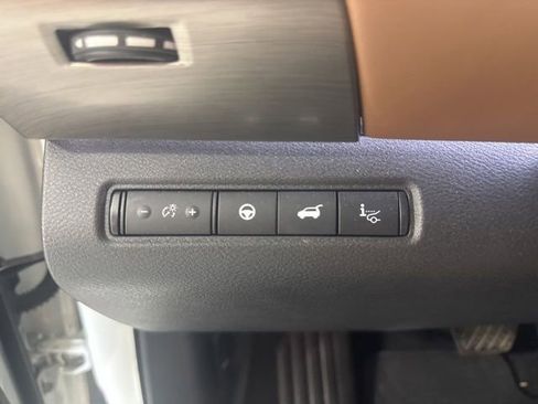 Used 2024 Nissan Pathfinder Platinum FWD image 15
