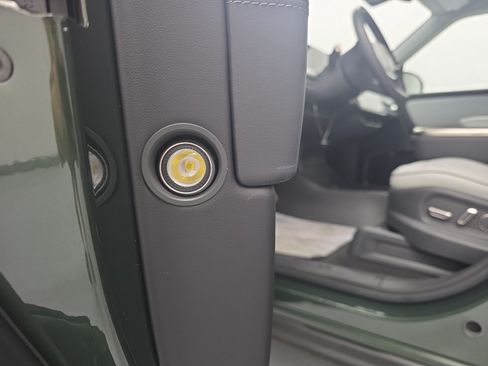Used 2024 Rivian R1S Adventure AWD/4WD image 32