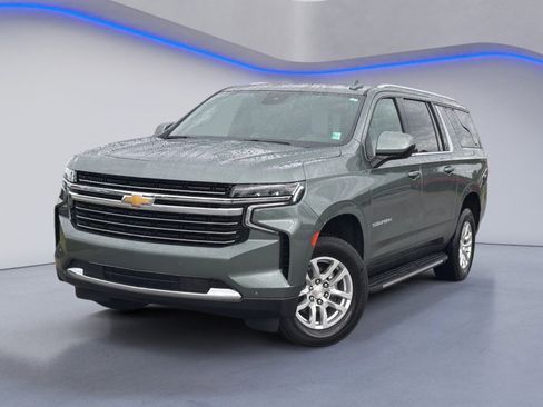 Used 2024 Chevrolet Suburban LT RWD image 2