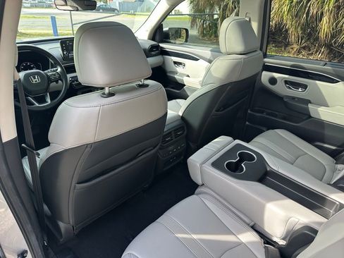 Used 2024 Honda Pilot Touring image 34