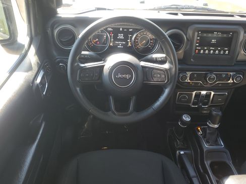 Used 2022 Jeep Gladiator Willys image 17