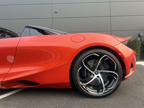Used 2026 McLaren 750S Spider RWD image 18