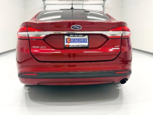 Used 2017 Ford Fusion SE w/ Fusion SE Technology Package FWD image 5