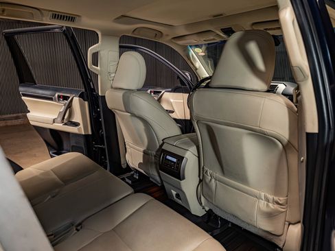 Used 2021 Lexus GX 460 Premium w/ Premium Package AWD/4WD image 27