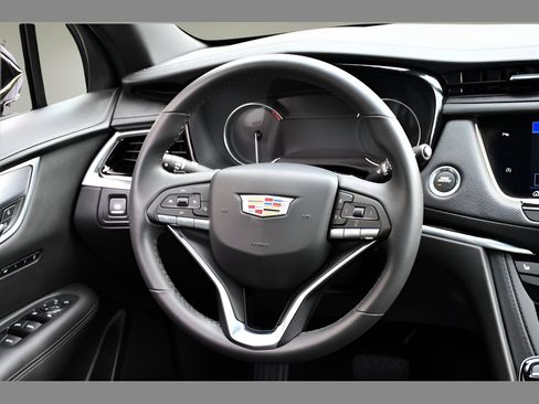 Used 2024 Cadillac XT6 Luxury w/ LPO, Floor Liner Package AWD/4WD image 18