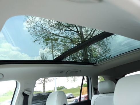 Used 2021 Volkswagen Tiguan SE FWD image 29