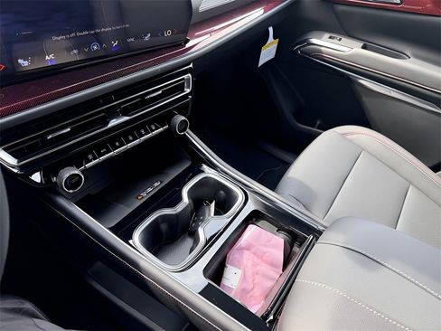 New 2026 Chevrolet Traverse Z71 w/ Driver Confidence Package image 19