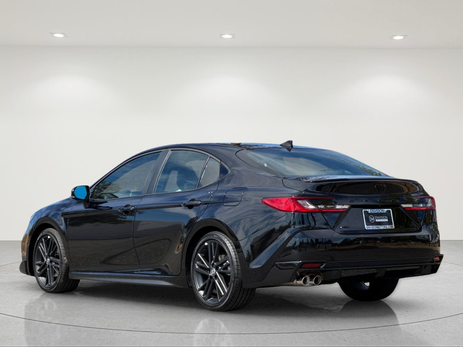 Used 2026 Toyota Camry Hybrid w/ Convenience Package FWD image 4