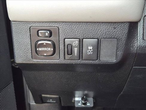 Used 2013 Toyota RAV4 XLE FWD image 11