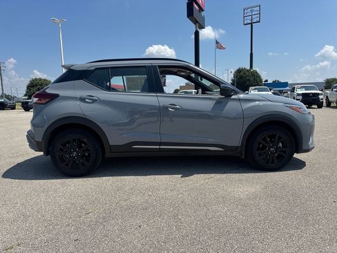 Used 2024 Nissan Kicks SR w/ SR Premium Package FWD image 8
