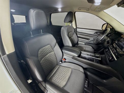 Used 2024 Nissan Pathfinder SV image 27