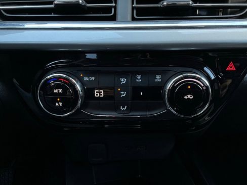 Used 2025 Chevrolet Trax LT image 25