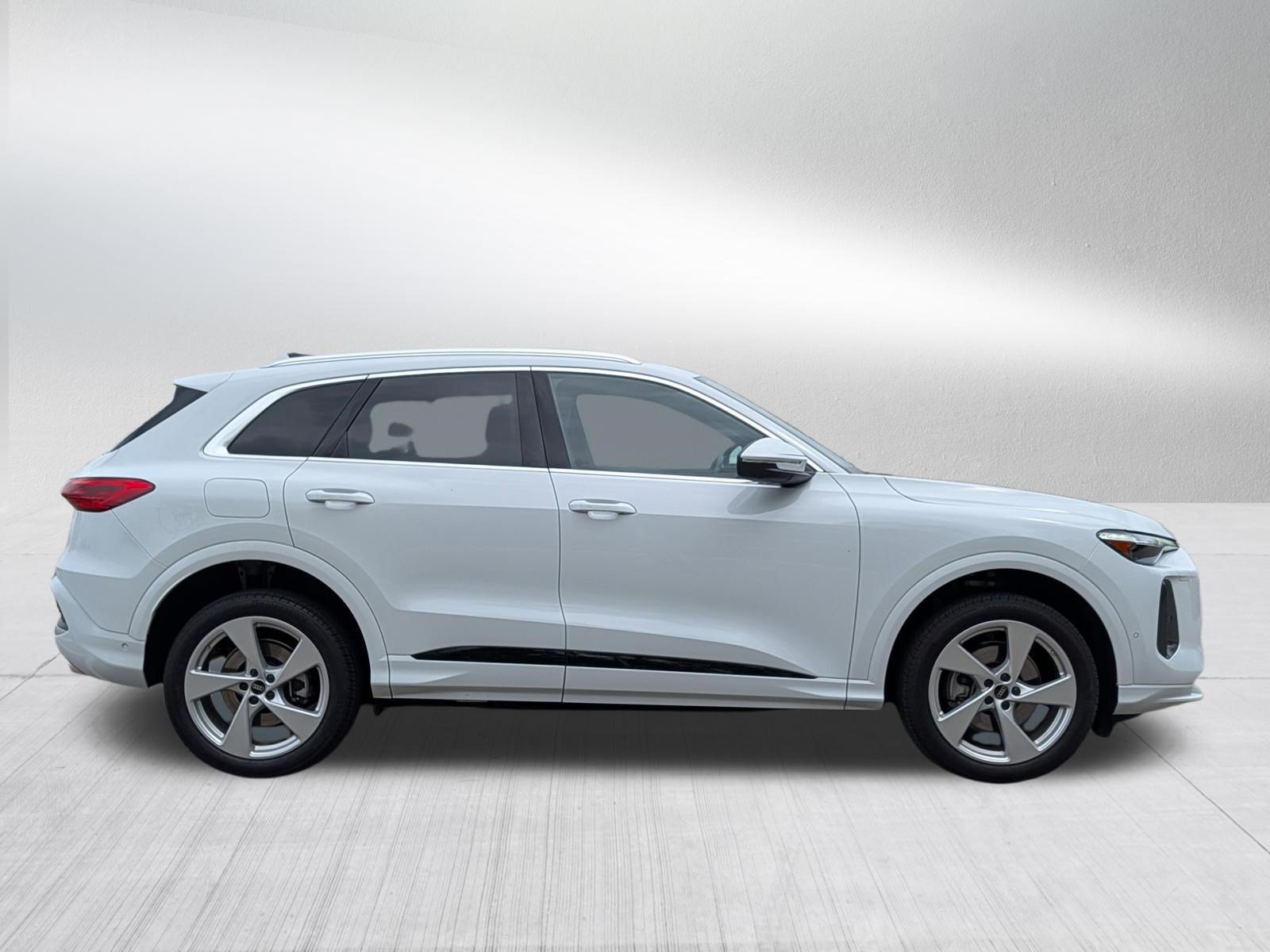 Used 2025 Audi Q5 Premium Plus w/ Premium Plus AWD/4WD image 8