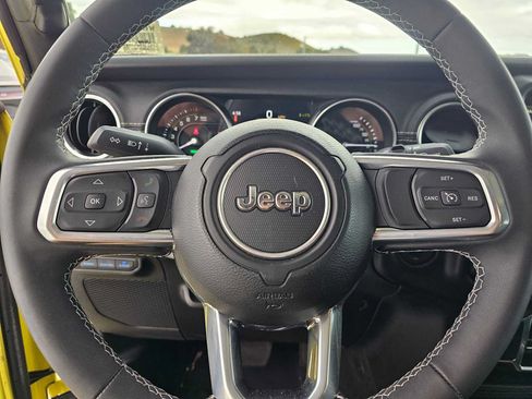 Used 2023 Jeep Wrangler Unlimited Sahara AWD/4WD image 23