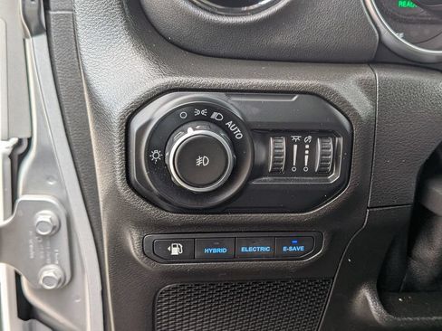 Used 2021 Jeep Wrangler Unlimited Sahara AWD/4WD image 17