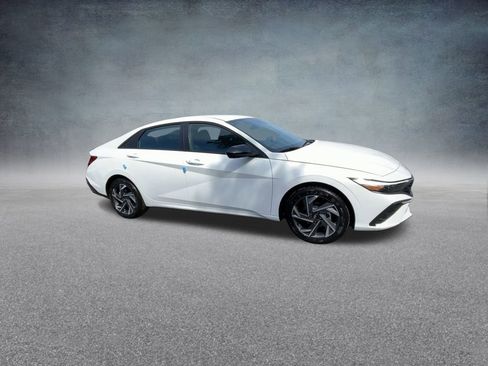 Used 2025 Hyundai Elantra Sport image 27