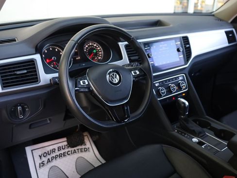 Used 2019 Volkswagen Atlas SE w/ Towing Package image 14