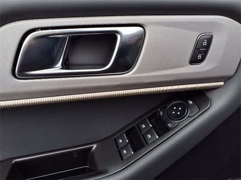 New 2025 Ford Explorer Active image 11