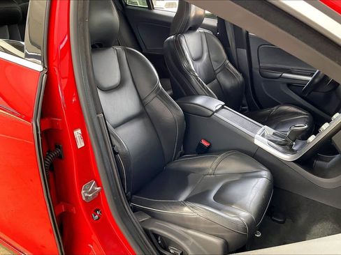 Used 2018 Volvo S60 T6 R-Design Platinum image 9