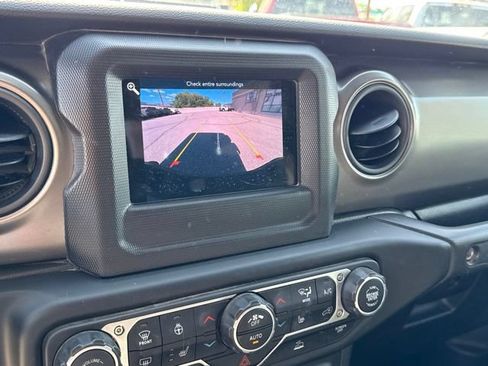 Certified 2023 Jeep Gladiator Sport AWD/4WD image 31