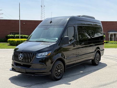 Used 2019 Mercedes-Benz Sprinter 2500 w/ Premium Package image 3