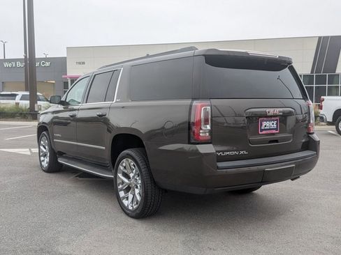 Used 2020 GMC Yukon XL SLT w/ Premium Edition image 8
