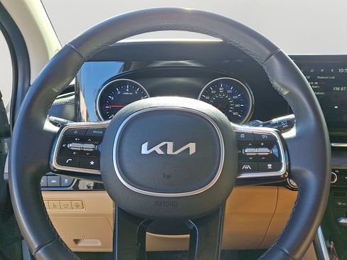 Used 2024 Kia Carnival EX image 21