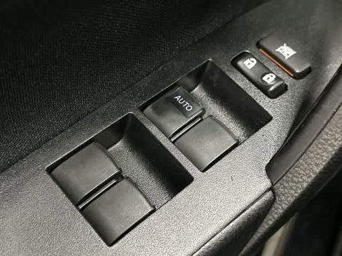 Used 2018 Toyota Corolla LE FWD image 20