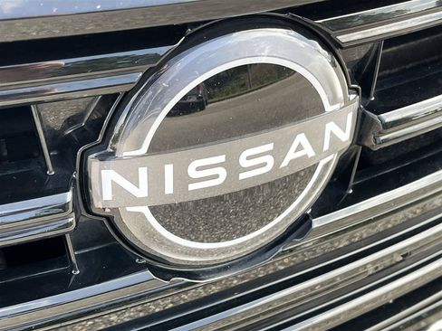 Used 2025 Nissan Versa SR FWD image 4
