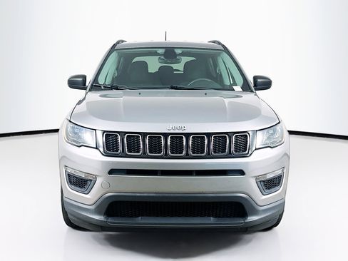 Used 2018 Jeep Compass Sport FWD image 2
