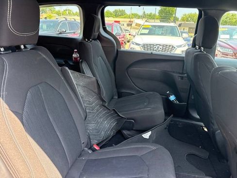 Used 2021 Chrysler Pacifica Touring w/ S Appearance Package FWD image 19