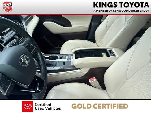 Used 2020 Toyota Highlander Limited FWD image 11