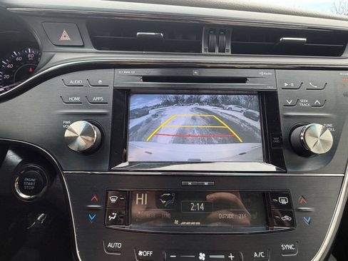 Used 2018 Toyota Avalon Limited image 15