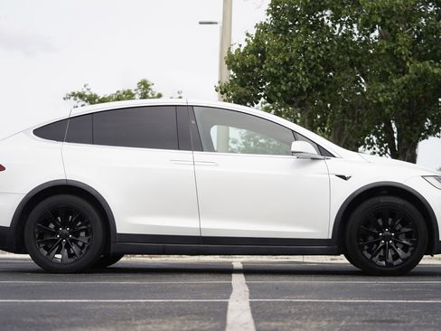 Used 2020 Tesla Model X Long Range AWD/4WD image 7