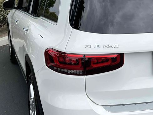 Used 2020 Mercedes-Benz GLB 250 4MATIC image 28
