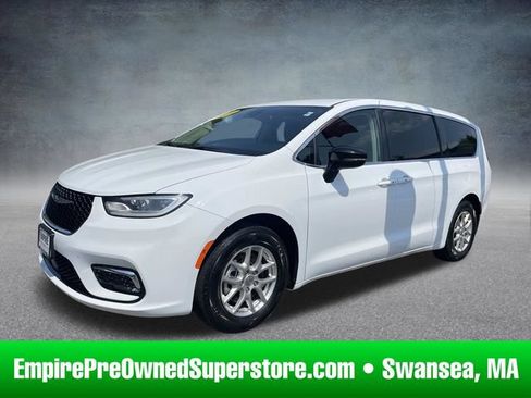 Used 2024 Chrysler Pacifica Touring-L FWD image 1