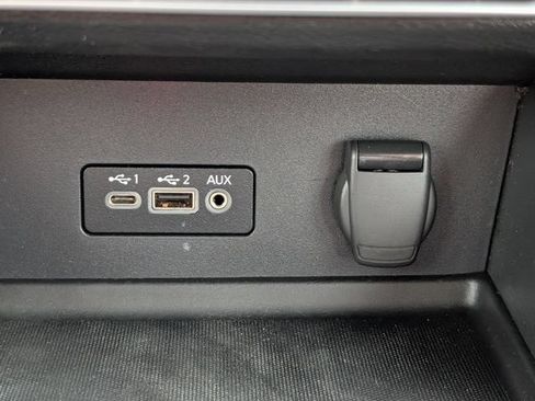 Used 2022 Nissan Sentra SR w/ Lighting Package FWD image 17