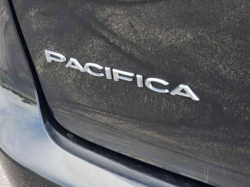 Used 2020 Chrysler Pacifica Limited FWD image 33
