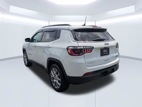 Used 2022 Jeep Compass Latitude w/ Sun and Sound Group AWD/4WD image 6