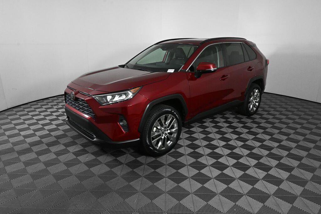 Used 2020 Toyota RAV4 XLE Premium FWD image 1